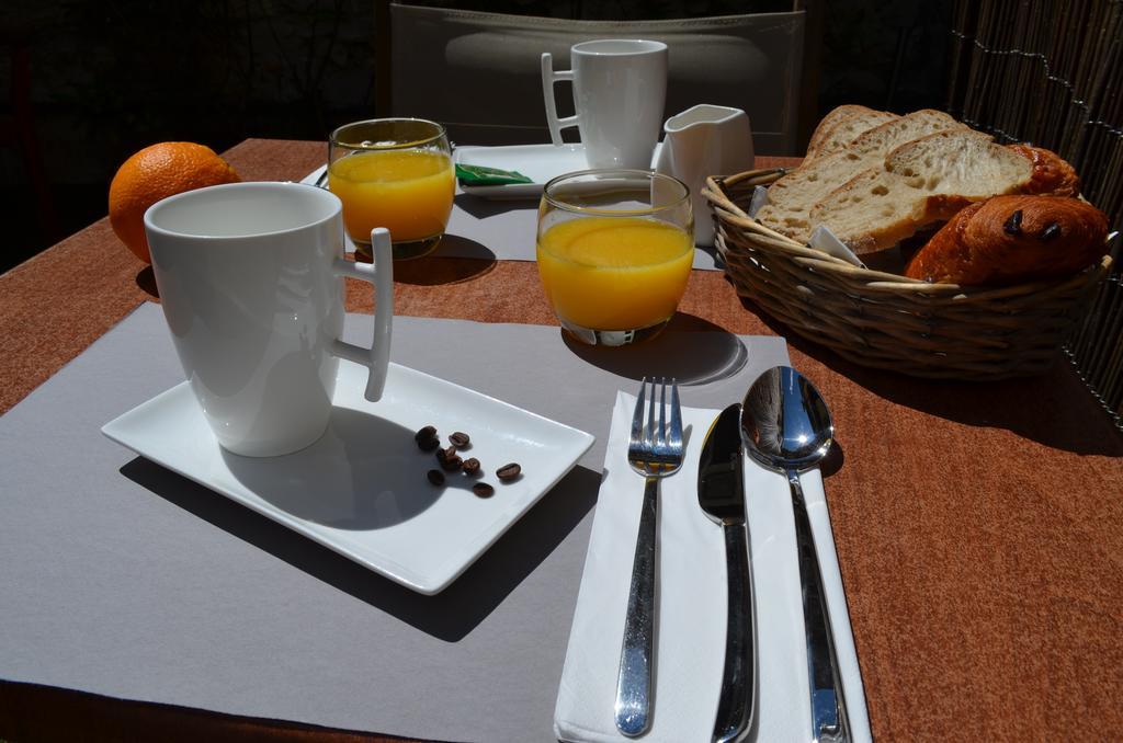 Les Corps Saints Hotel